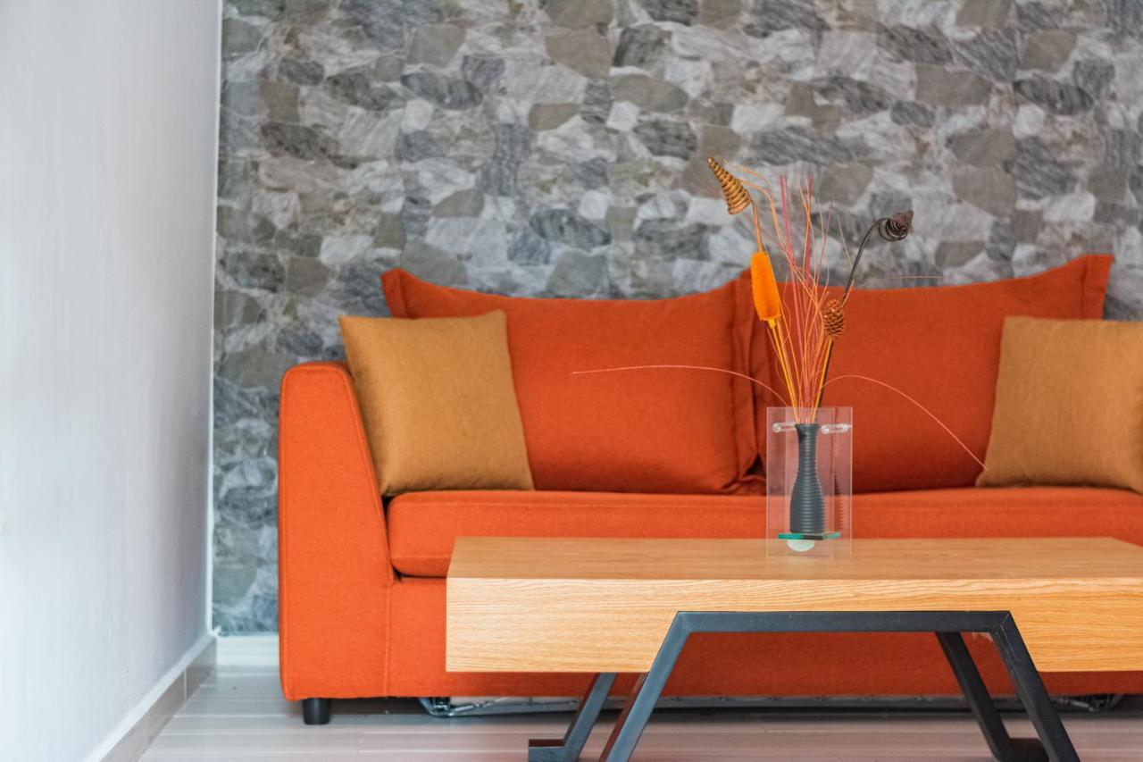 Design Suites Efharis Néa Péramos Eksteriør bilde